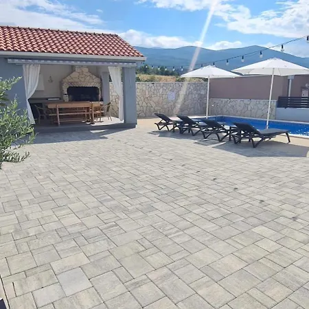 House Vallis Aurea Povile