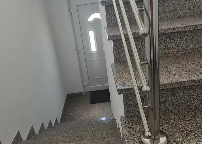 House Vallis Aurea * Povile