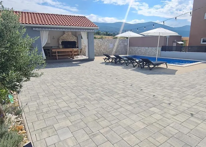 House Vallis Aurea Povile