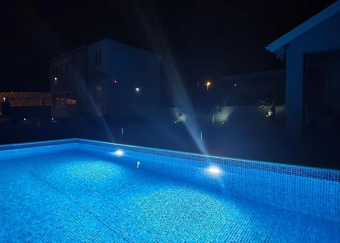 House Vallis Aurea 포빌레
